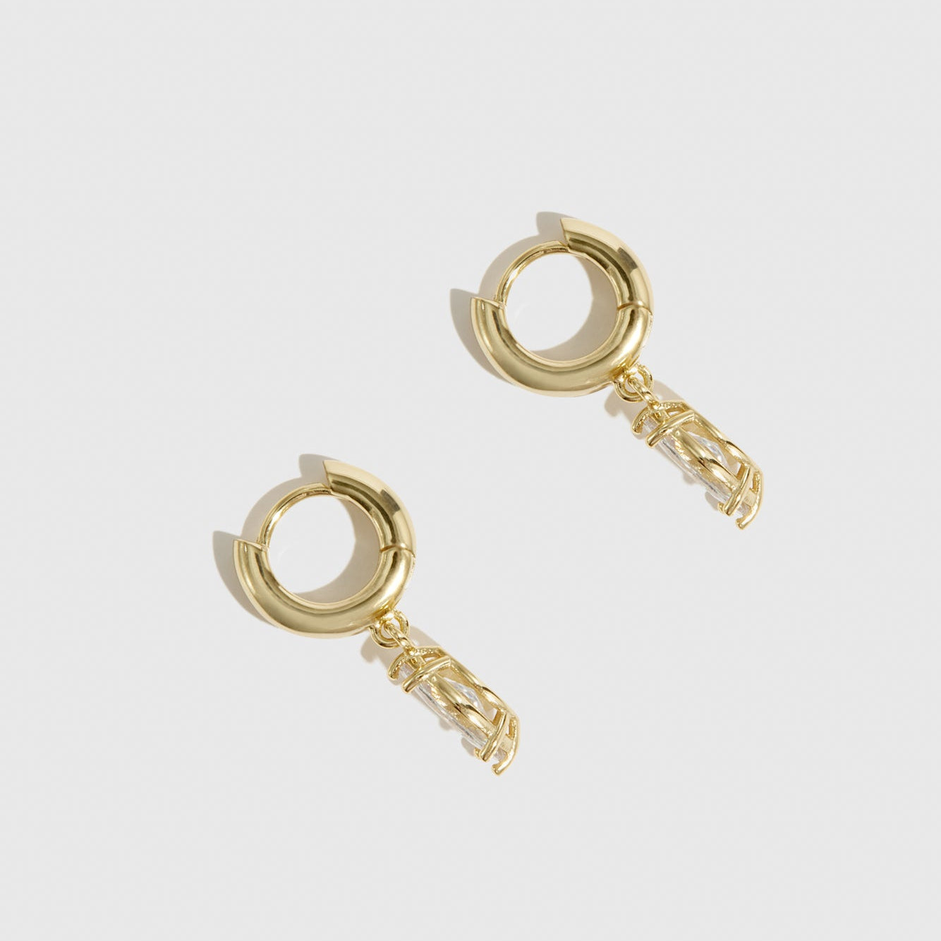 Anneaux Huggies Marquise Solitaire