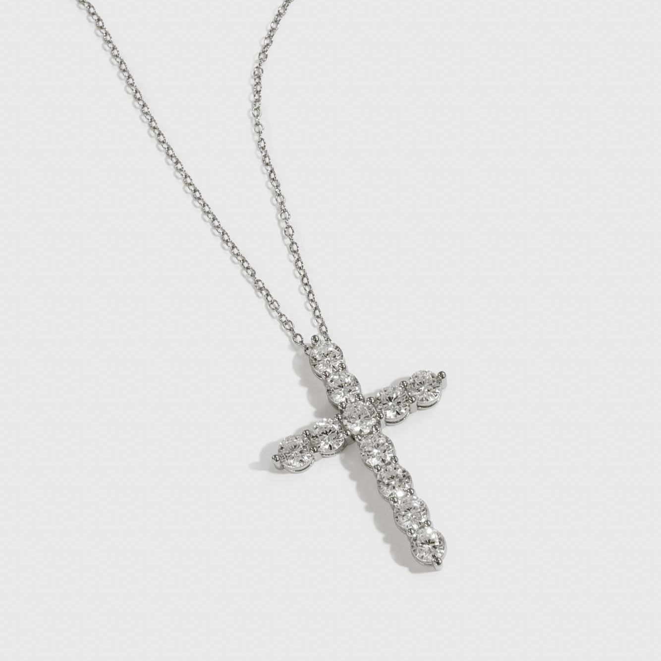 Collier Croix Pavée Délicate