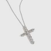 Collier Croix Pavée Délicate
