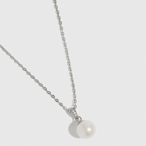 Solitaire Pearl Pendant Necklace