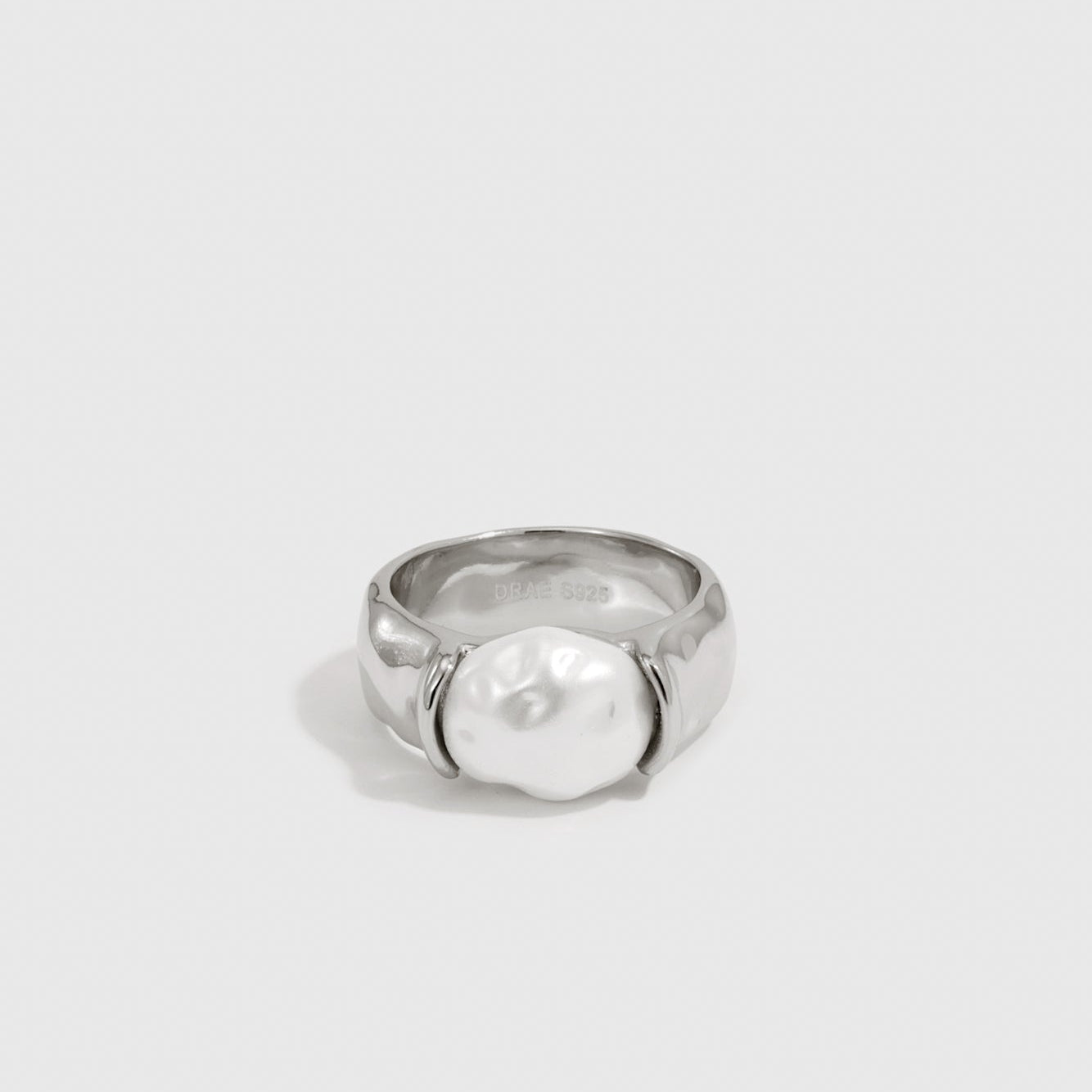 Sterling silver 925 N.8 ring with a glass pearl, shown on a plain background.
